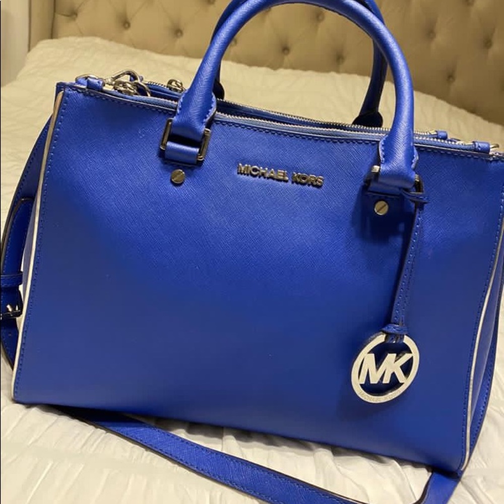 Precious 💙 MK purse